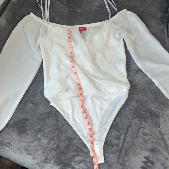GUESS Off the Shoulder V-neck Bodysuit - Picture 7 of 13